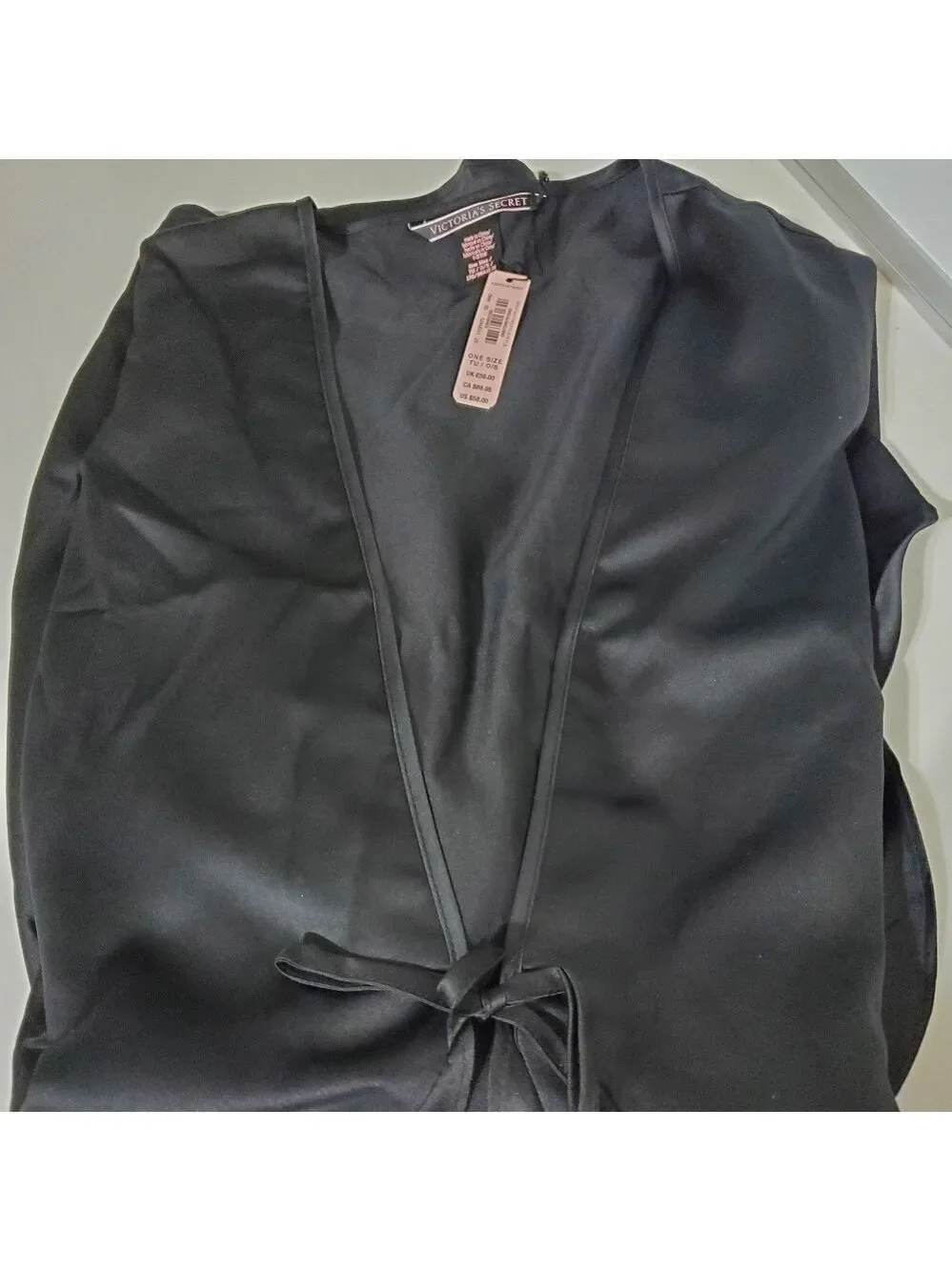 NWT Victoria's Secret Nlack Satin Robe, One Size‎